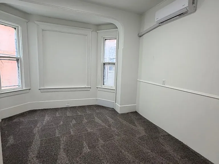 110 S Beaver St — Photo 9