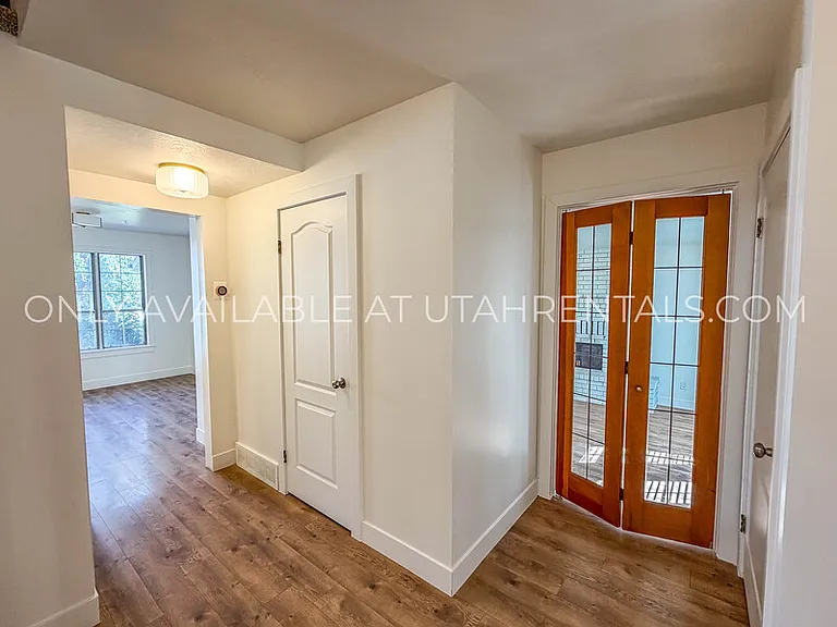 960 N Eastview Dr — Photo 13
