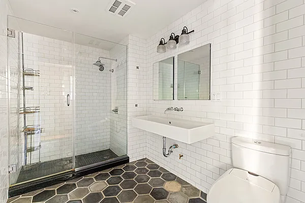 Bathroom, photo 1
