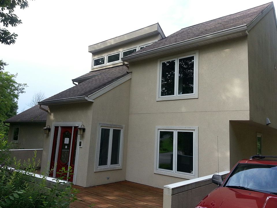2nd image of 913 Oakland Dr