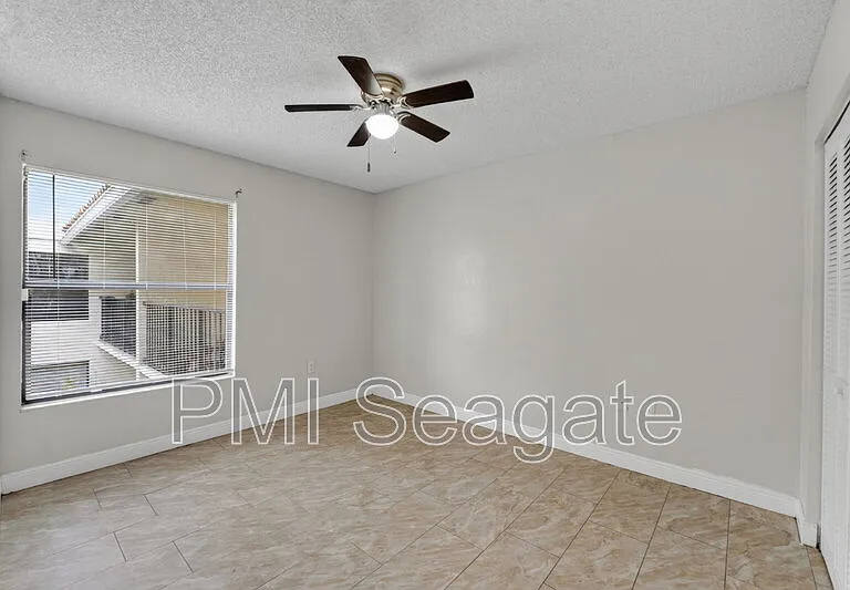 1543 Lake Crystal Dr #G — Photo 19