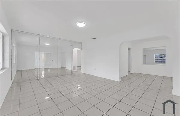 830 NW 30th Ct — Photo 5
