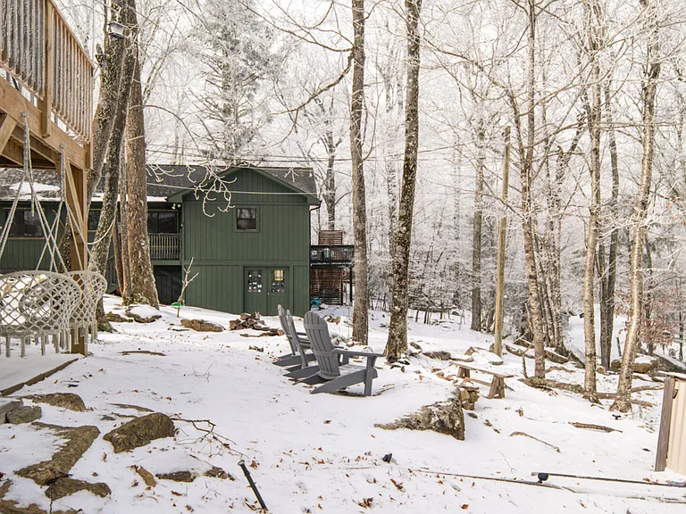 Beech Mountain Pkwy — Photo 18