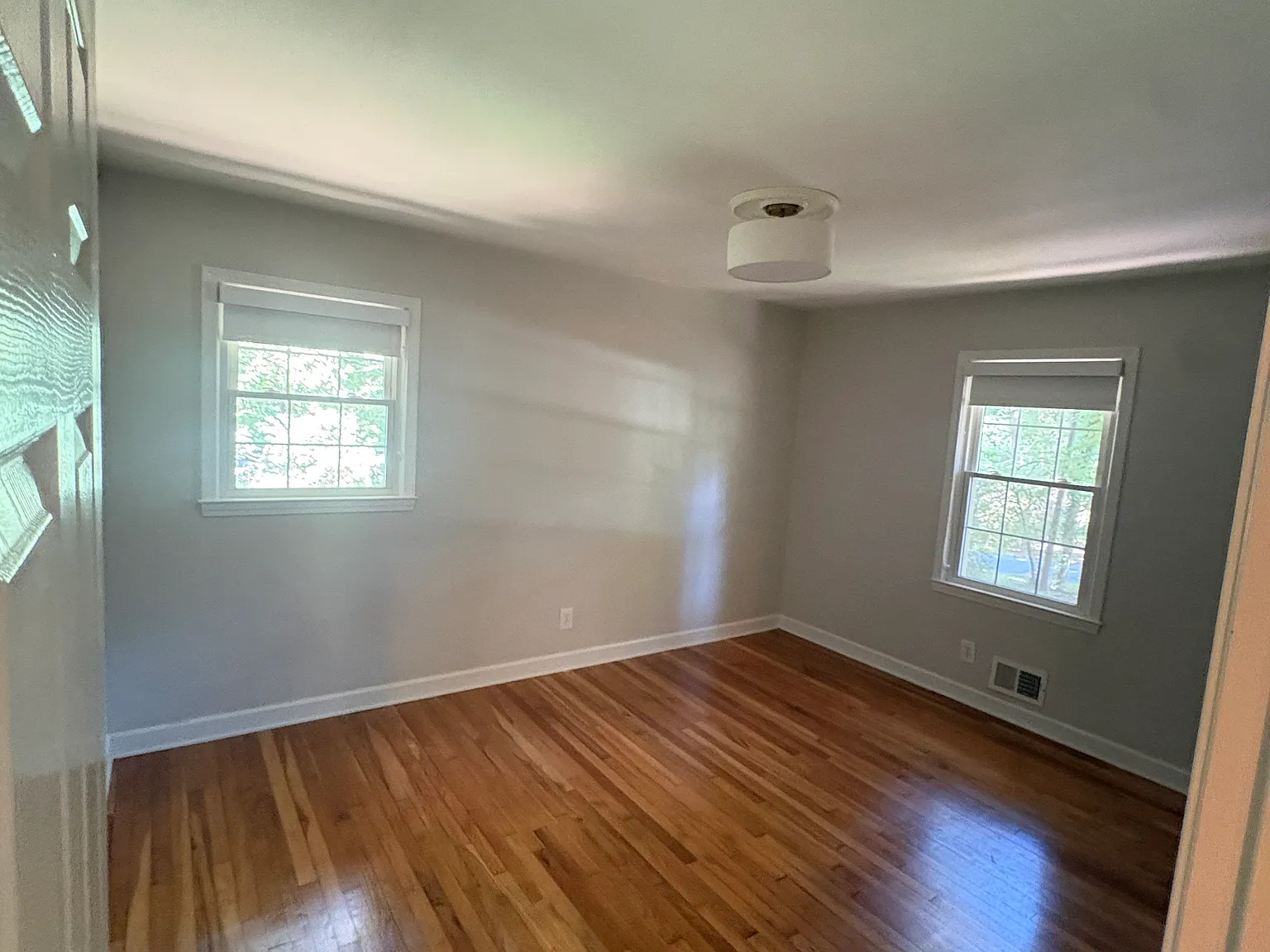 3 bed, 2296 sqft, $2,400 — Photo 4