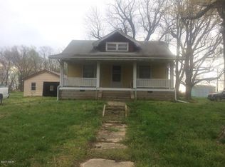605 Church St, Xenia, IL 62899