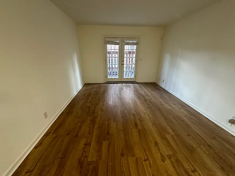 2905 Burch Ave #8 — Photo 27