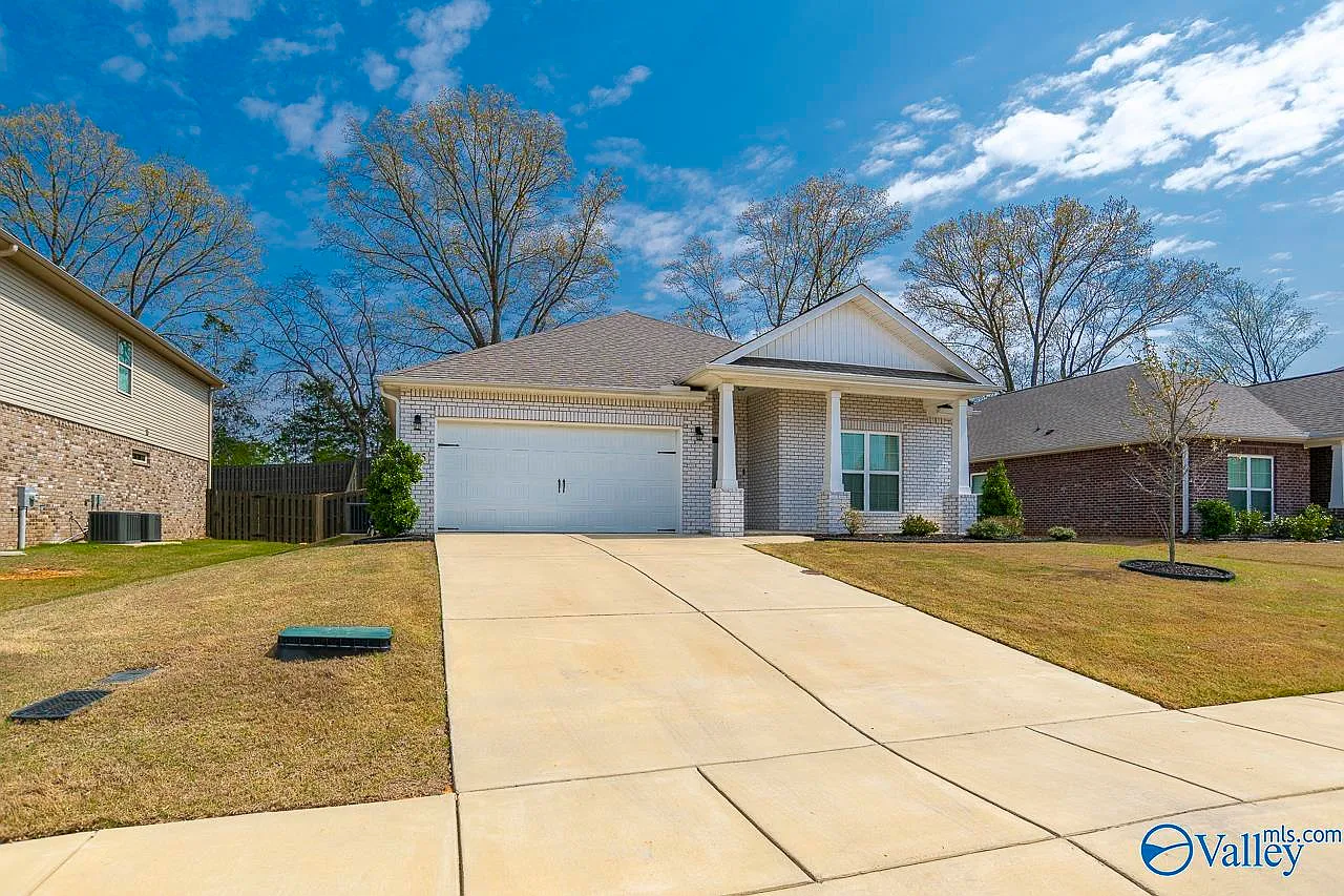 4 bed, 2.0 bath, 1965 sqft, $2,100 — Photo 1