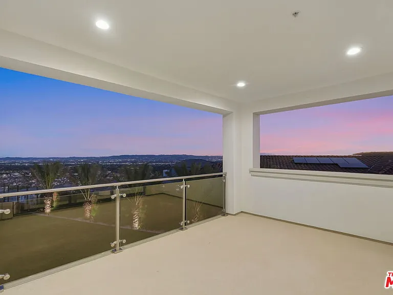 20448 W Liverpool Way — Photo 32