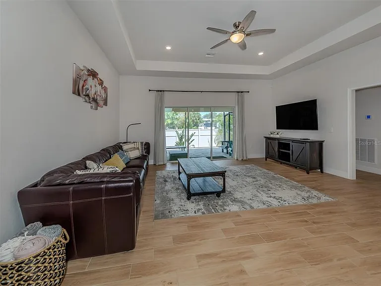 1190 Euclid Rd — Photo 18