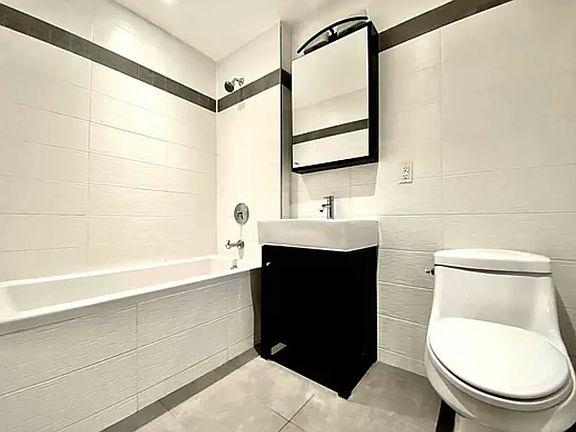 5th image of 168 Meserole St APT 4A