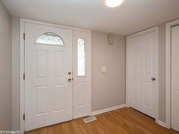 2nd image of 242 Millcreek Ln #242