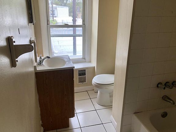 4th image of 130 E Fisher Ave #3