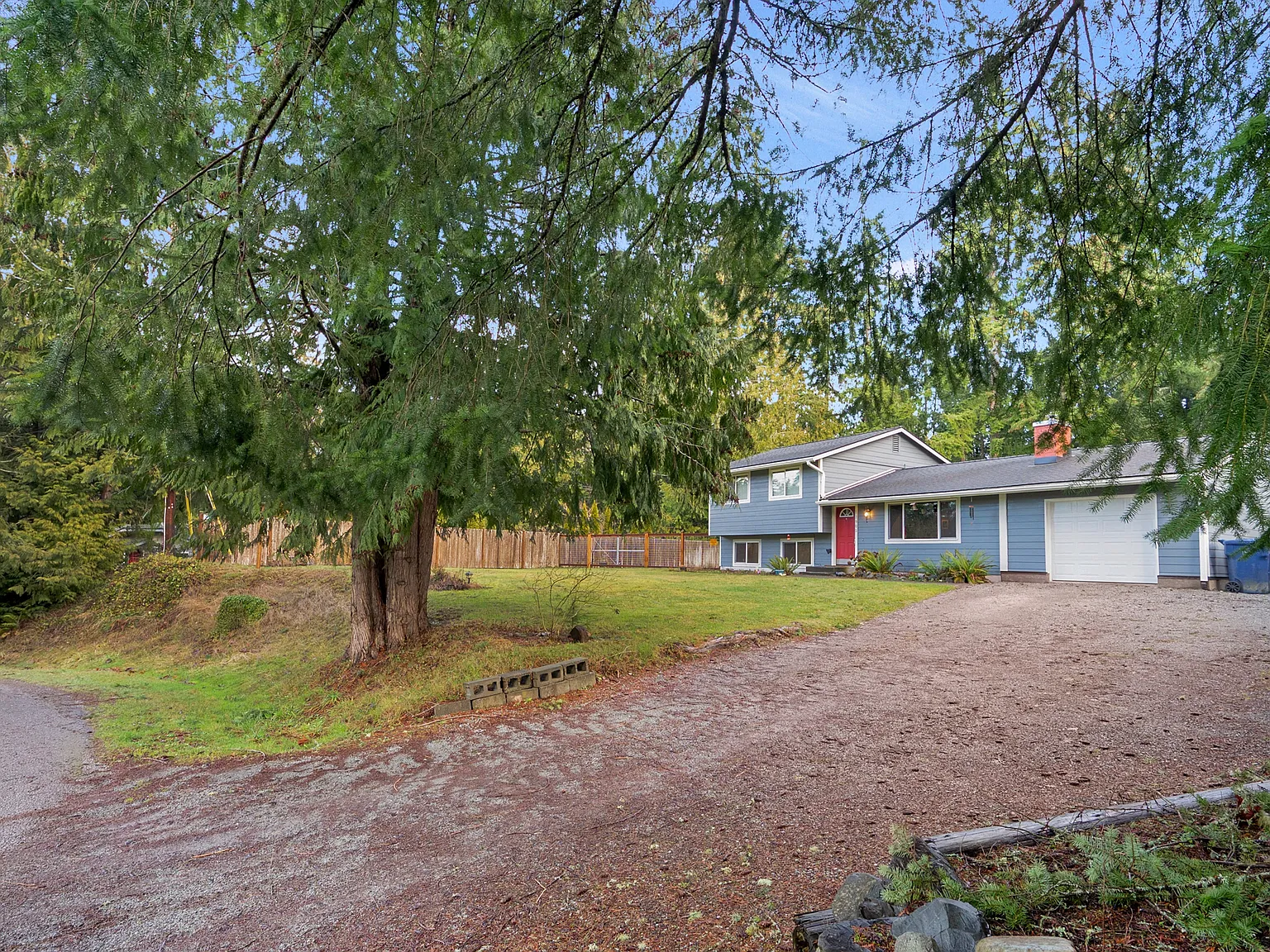 3 bed, 1520 sqft, $3,178 — Photo 3