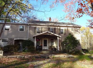 205 Follies Rd, Dallas, PA 18612