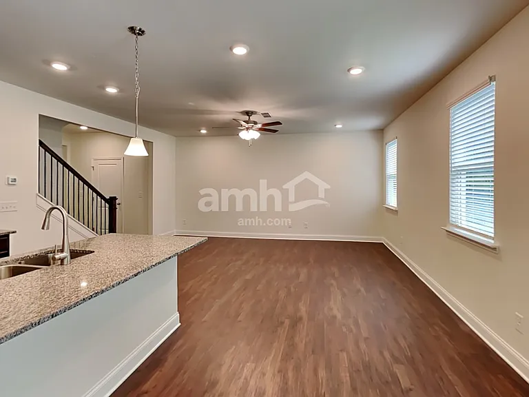 545 Summit View Ln — Photo 5