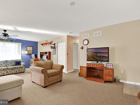 5th image of 11 Meadow Dr