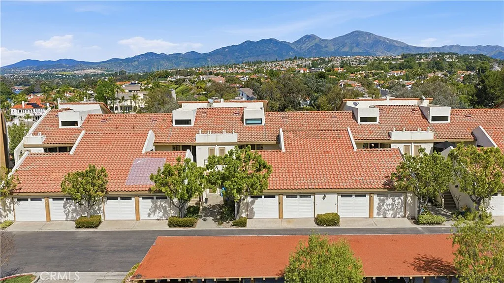 2 bed, 1255 sqft, $3,950 — Photo 4