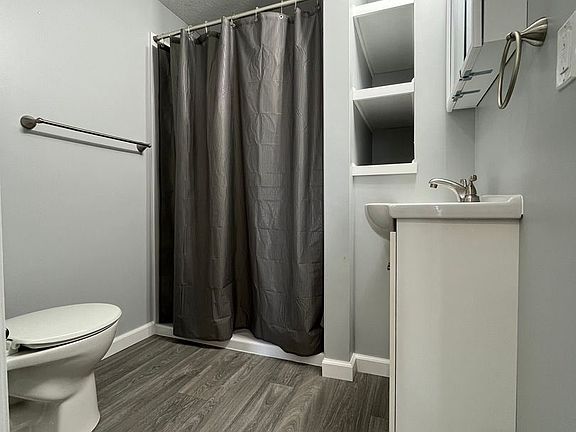 2nd image of 77 Kings Hwy #11625392
