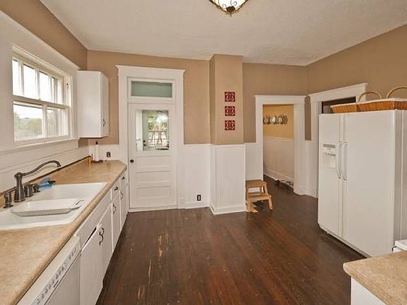 Spacious Kitchen