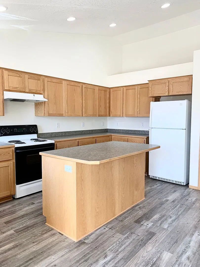 4 bedroom, 2 bath in Southview — Photo 3