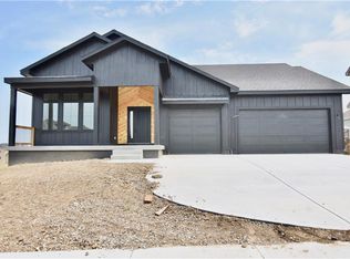 7647 Sycamore Ave, Kansas City, MO 64158