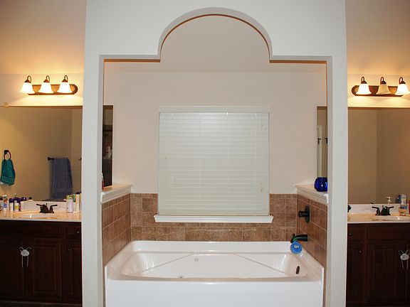 6 FT TUB AND VANITIES