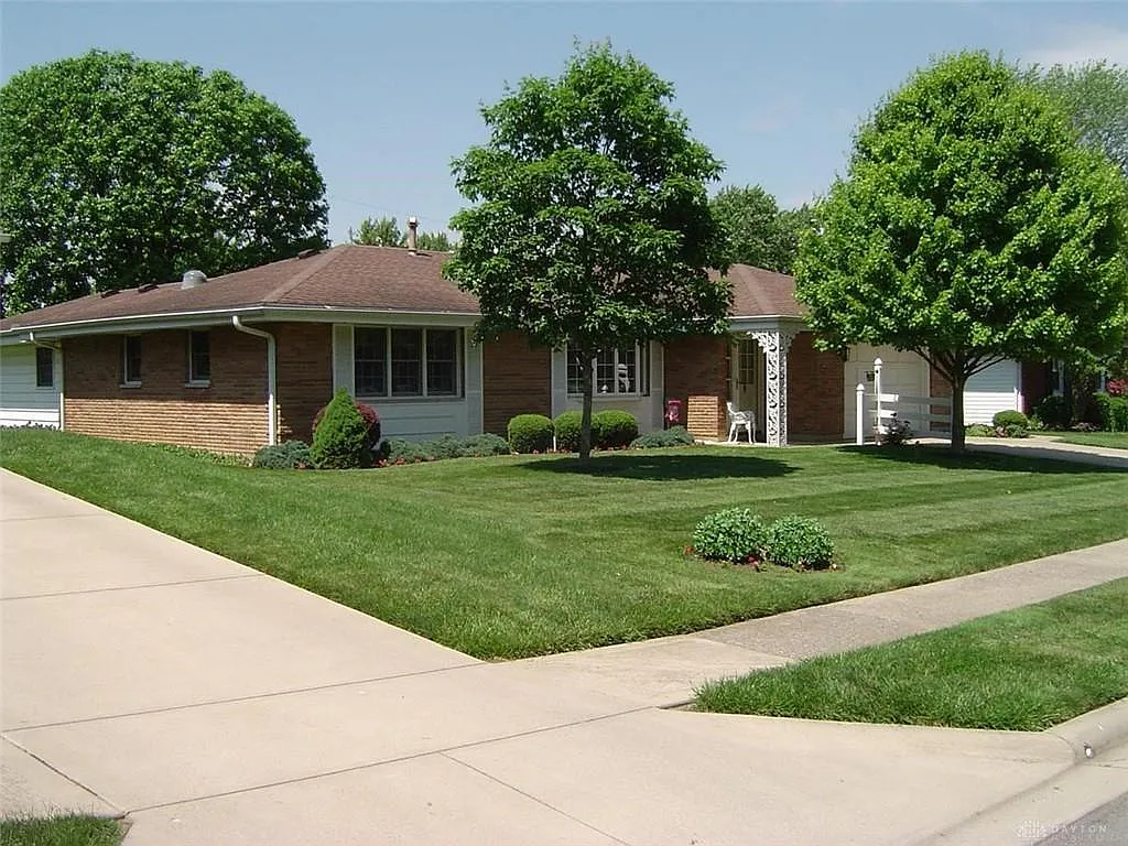 38 Regency Dr photo 1
