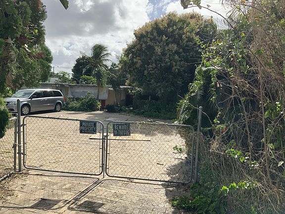 4th image of 4662 Carver St