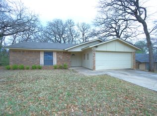 8401 Brookview Dr, North Richland Hills, TX 76182