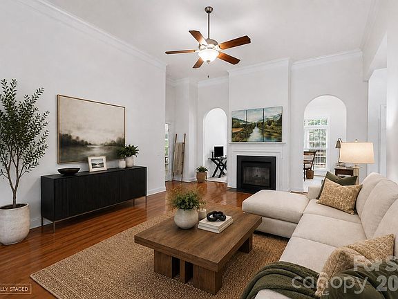4th image of 1244 Waynewood Dr