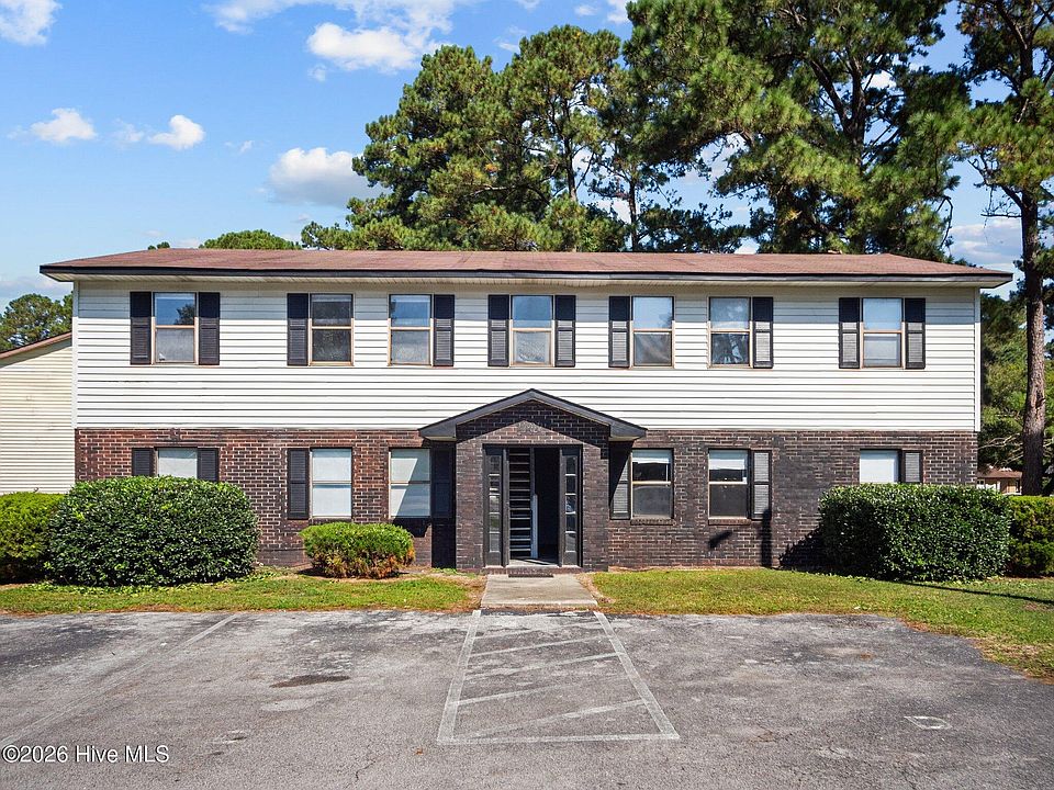 1st image of 102 Ravenwood Dr APT D