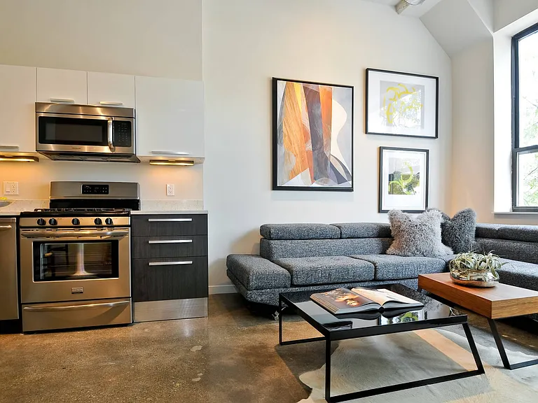 13thirteen Randolph Street Lofts — Photo 16