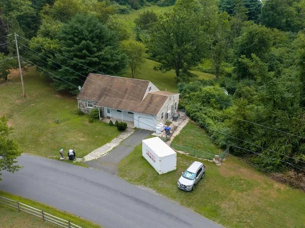 26 Golf Acres Rd, Mohnton, PA 19540