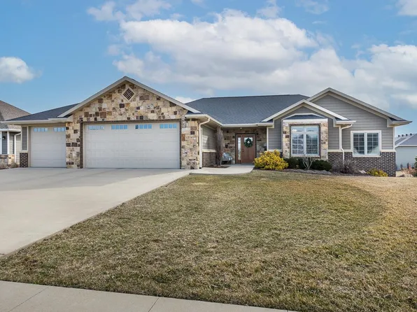 1254 Timber Hyrst Ct, Dubuque, IA 52003