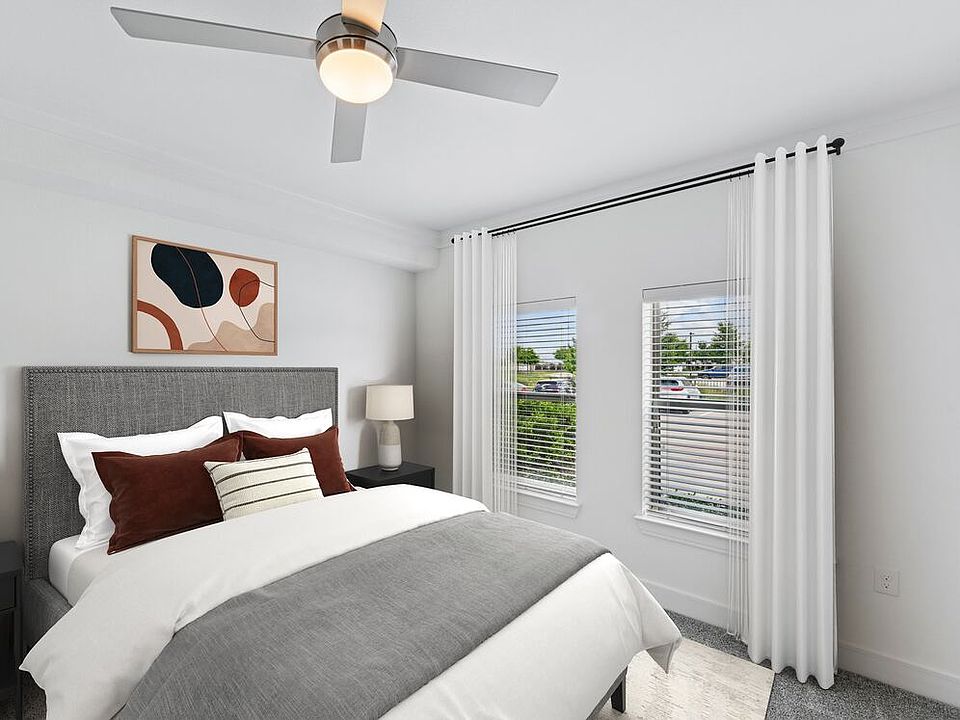 Bedroom with carpet