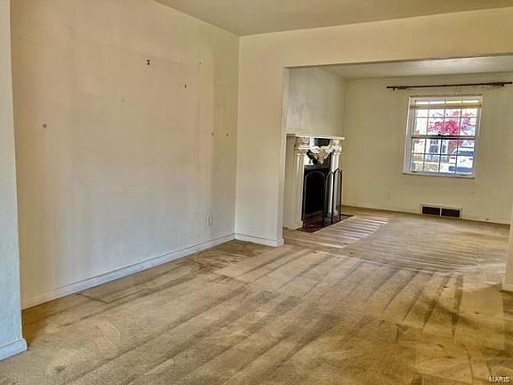 3rd image of 9420 Pine Ave