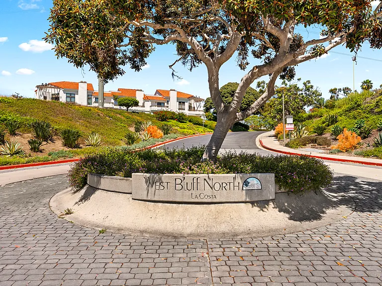 Entrance of West Bluff North La Costa Community