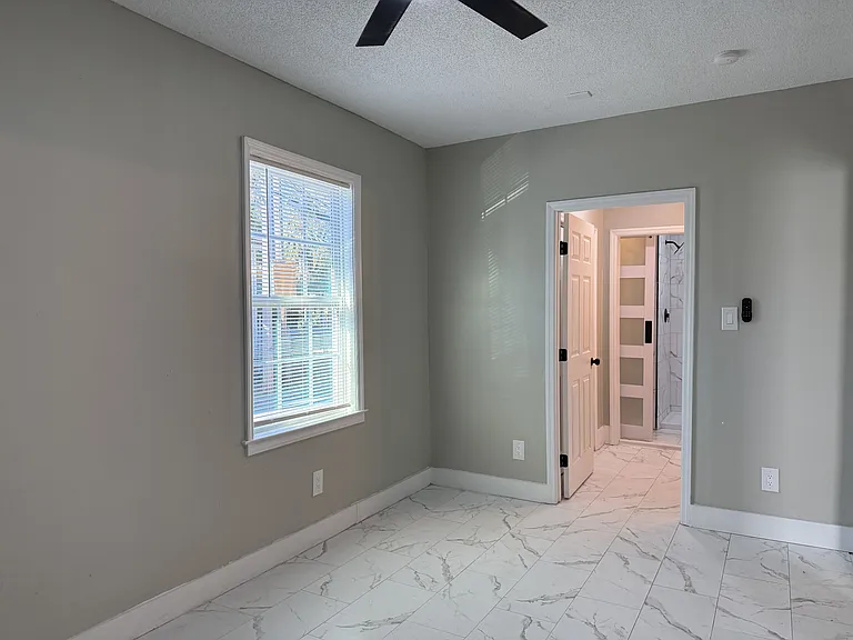 728 W 39th St — Photo 19