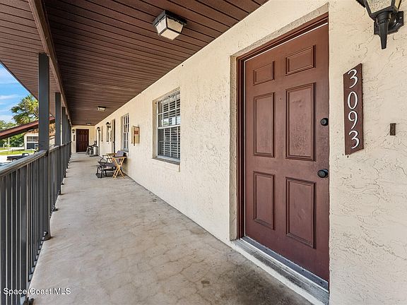 3rd image of 3093 Sir Hamilton Cir #10