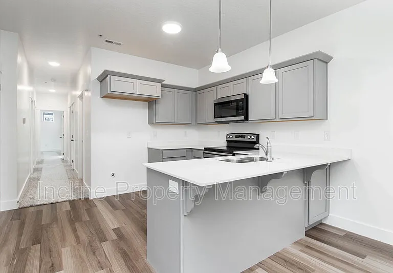 323 W 435 N — Photo 5
