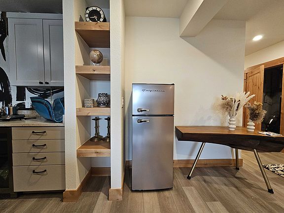 2nd image of 509 Canary Ln Unit B