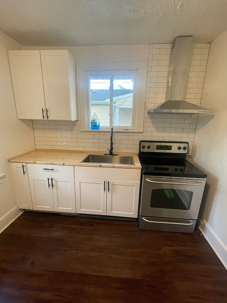 1588 Myrtle Ave photo 1