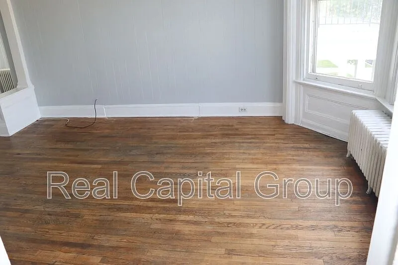 2 bed, 1.0 bath, $1,175 — Photo 4
