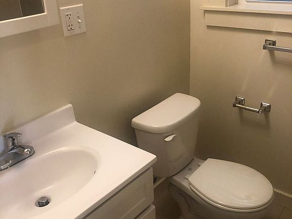 5th image of 995 Pine St APT 302