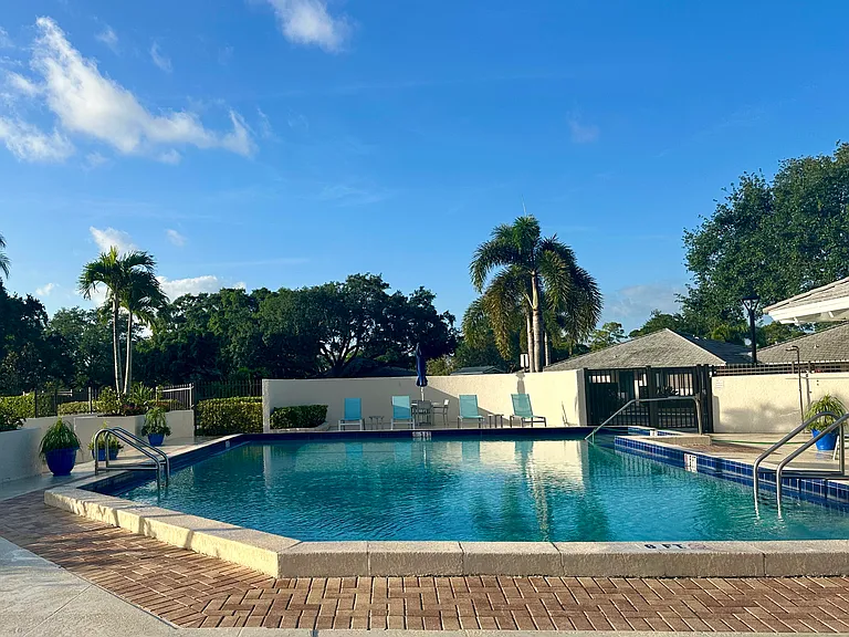 305 Club Dr — Photo 12