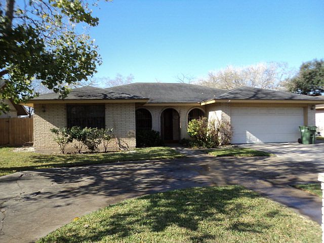 1st image of 647 Greenfield Dr