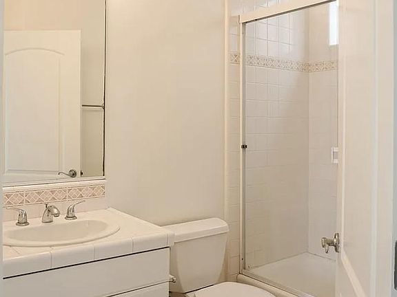 3rd image of 405 18th Pl