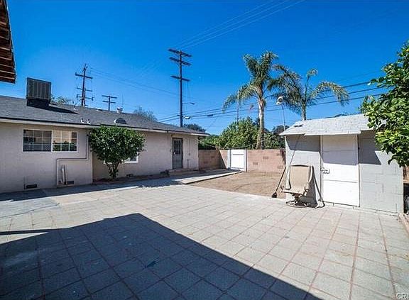 4th image of 8858 Noble Ave