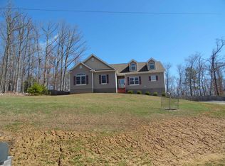 320 Wisteria Dr, Radford, VA