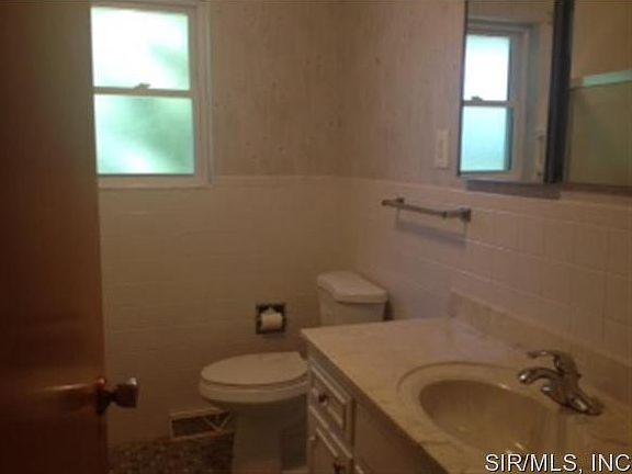 3rd image of 700 Dolphin Dr W